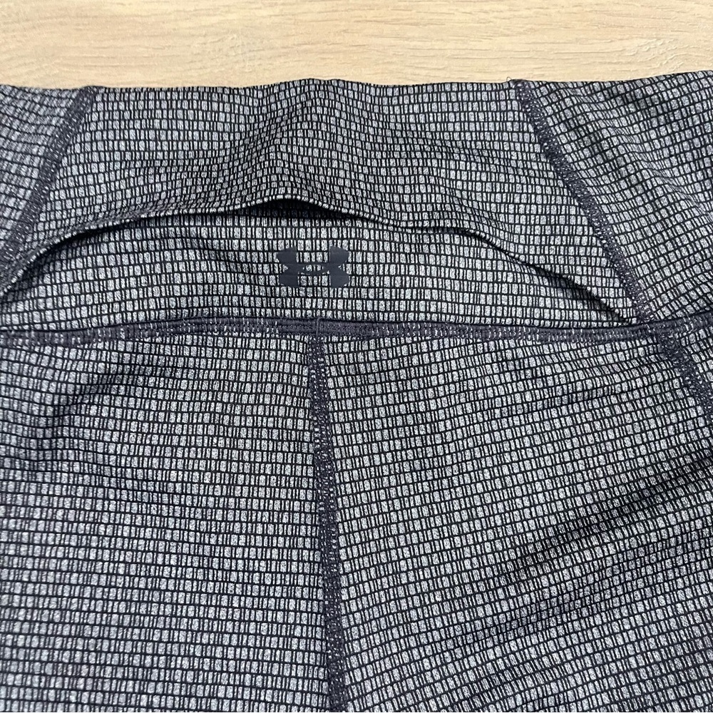 Under Armour Women's Black Leggings Reflect Heat Gear - Picture 12 of 14